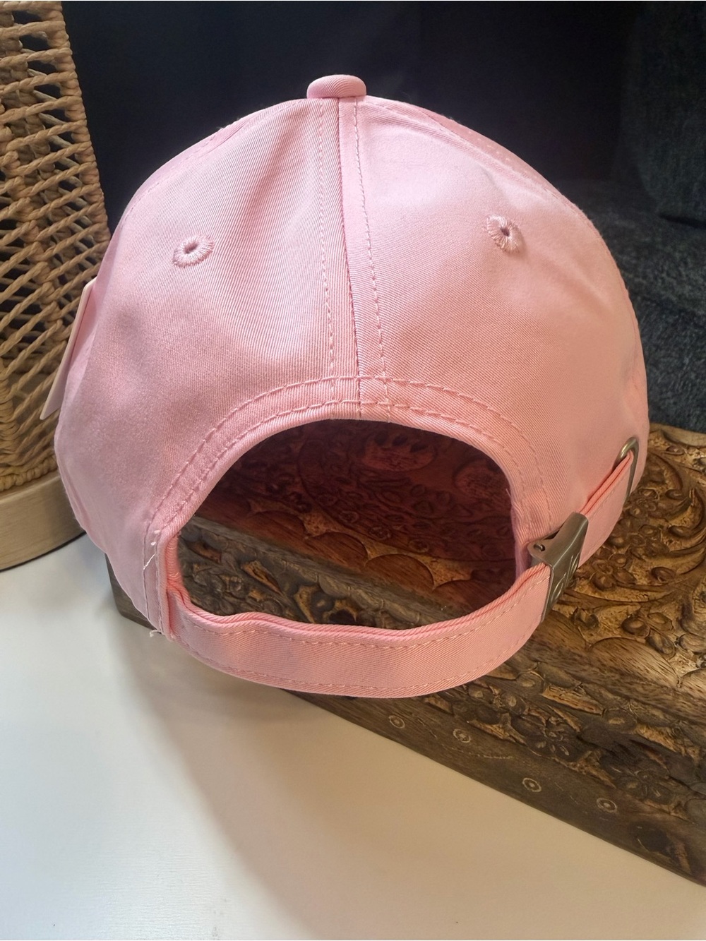 ALO Yoga Off Duty Candy Heart Light Sweet Pink Embroidered Logo Rare  Cap - Picture 12 of 16